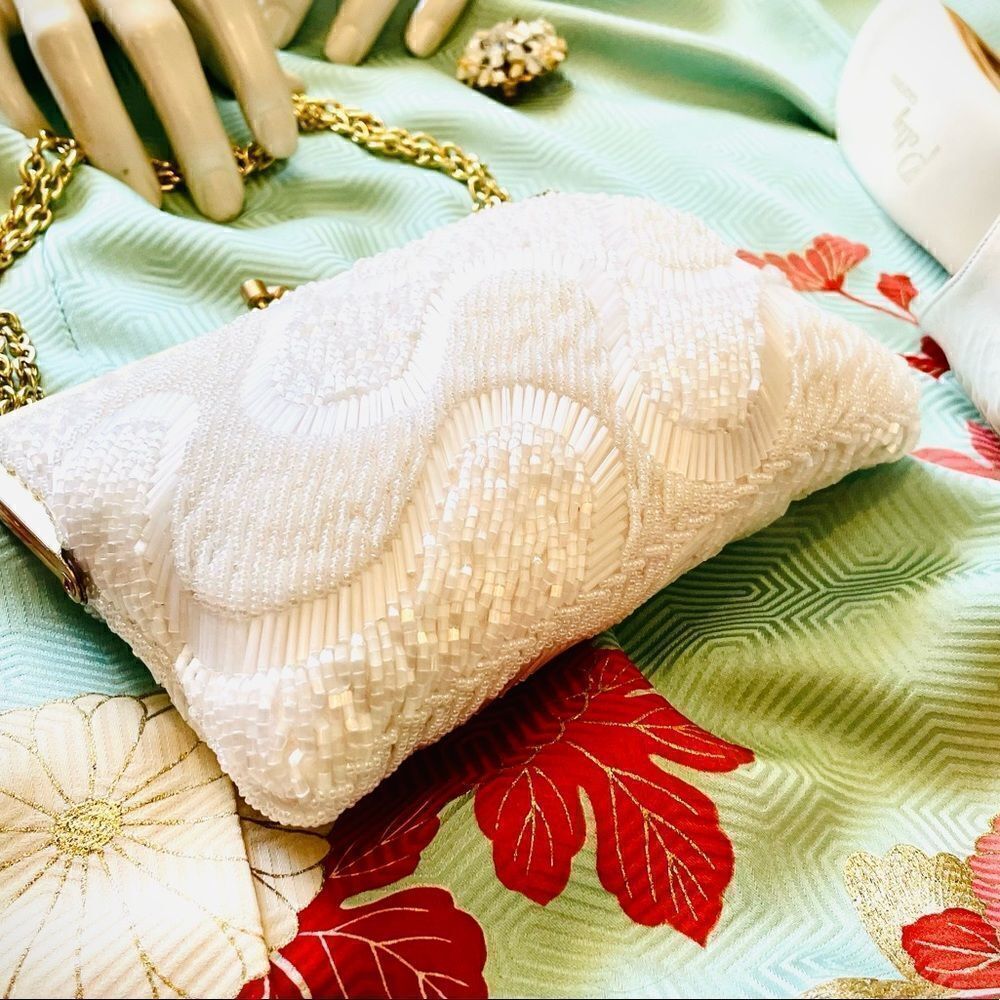 ♥️ Vintage 1950s 60s Mid Century white wave, hand beaded purse. - Picture 13 of 14